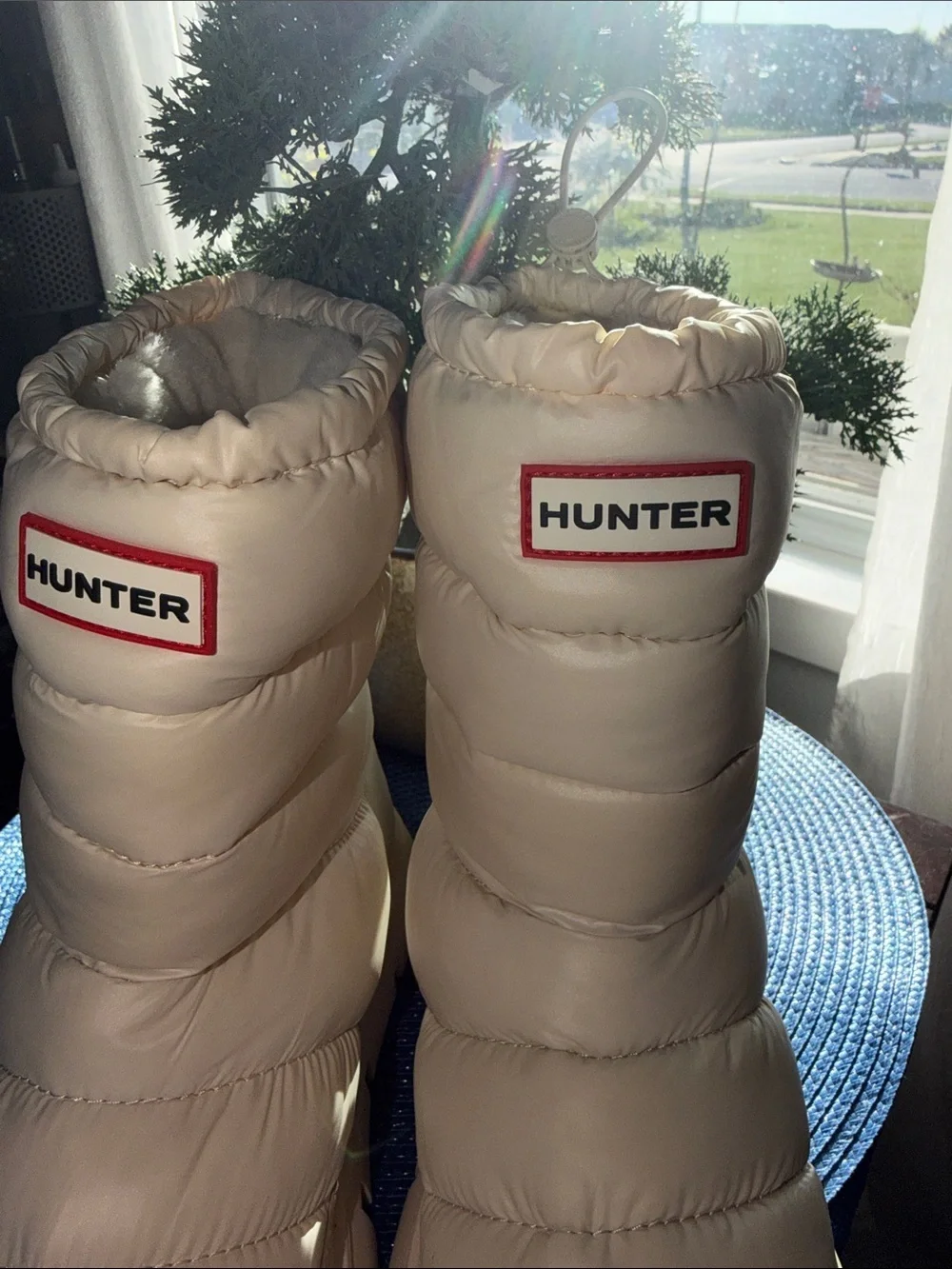 Hunter Women’s Puffer Boots in Cream